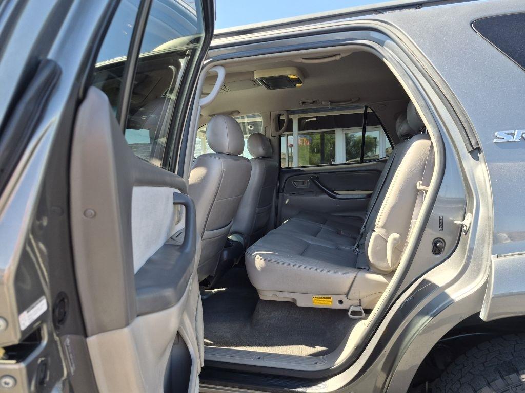 Toyota Sequoia  2005