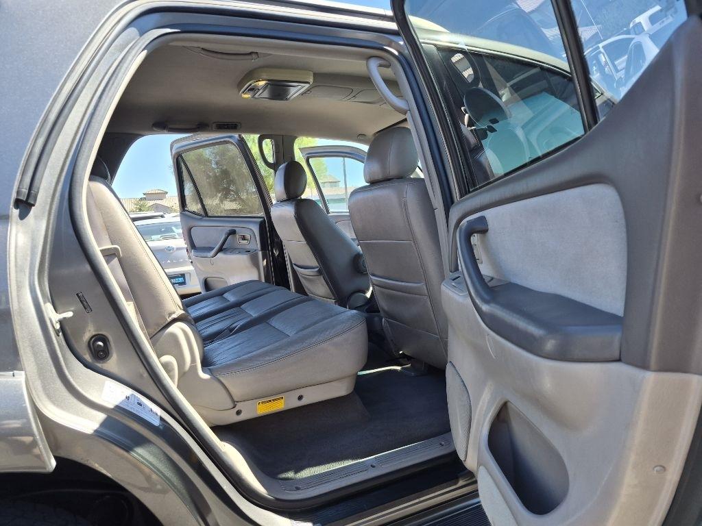 Toyota Sequoia  2005