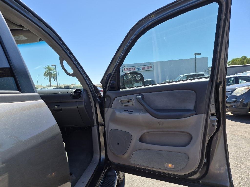 Toyota Sequoia  2005