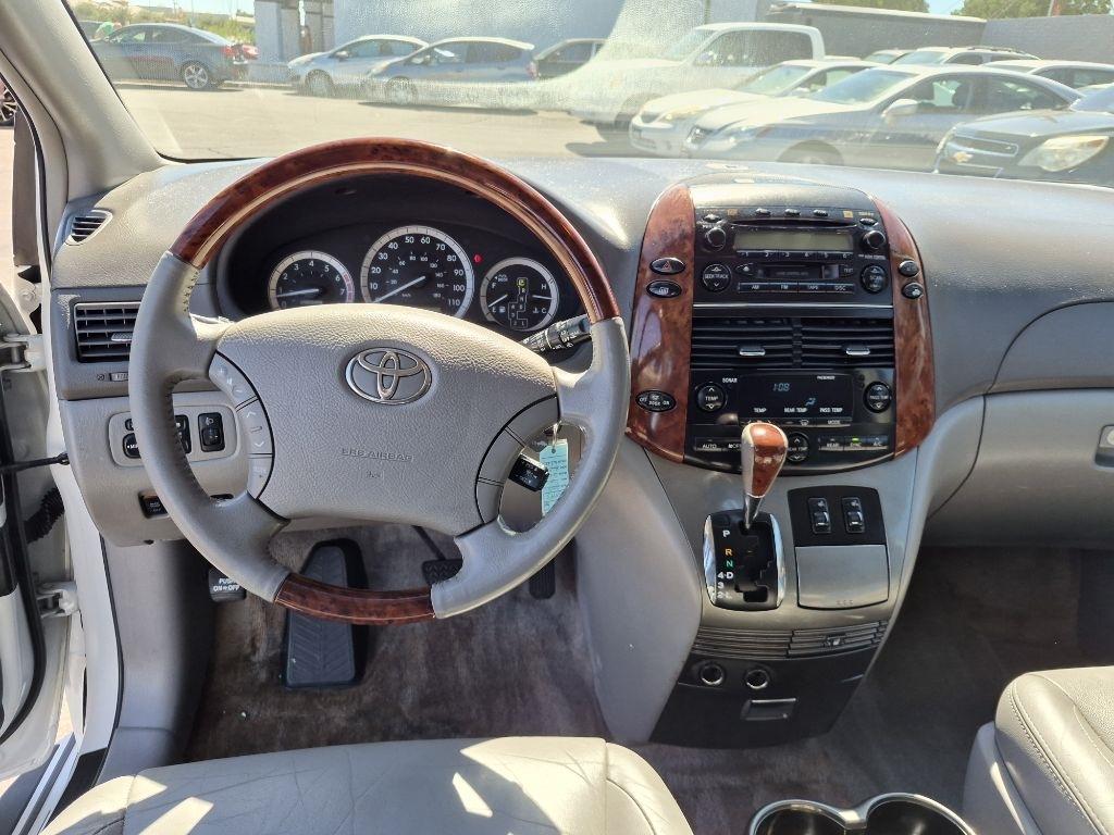 Toyota Sienna  2005