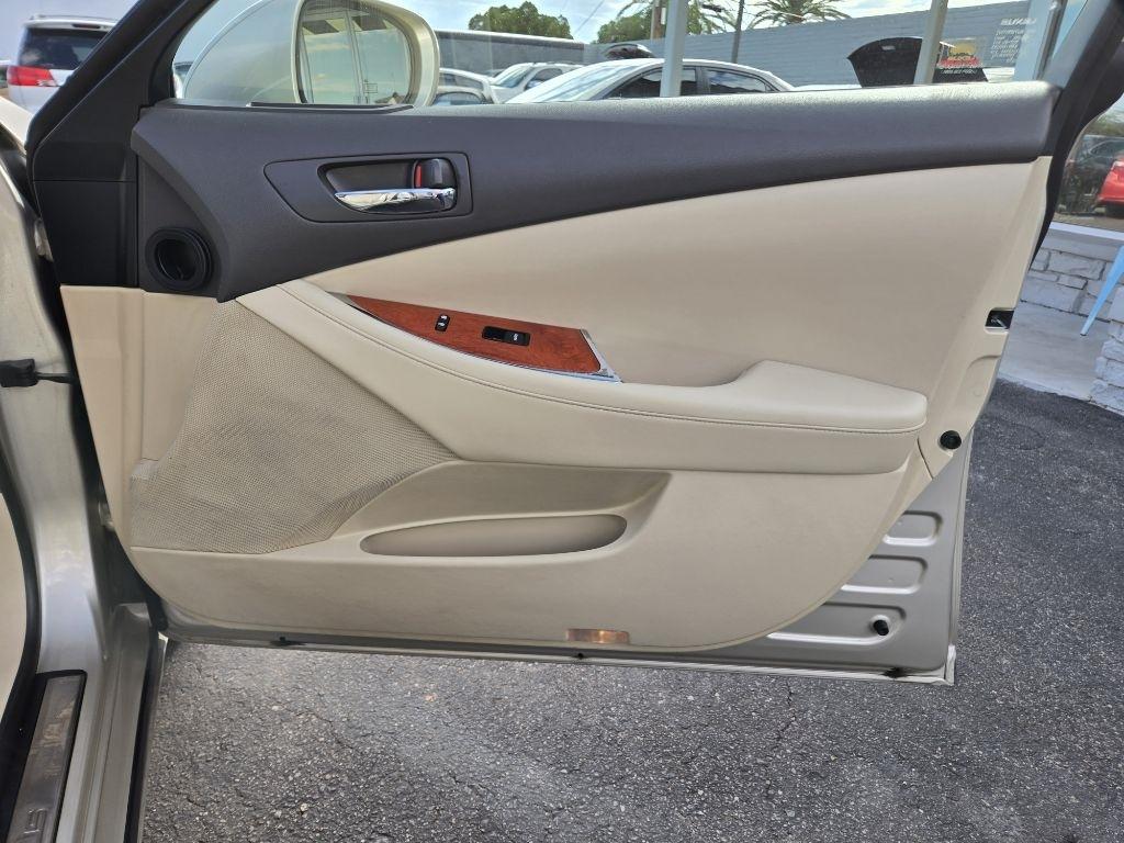 Lexus ES 350  2011