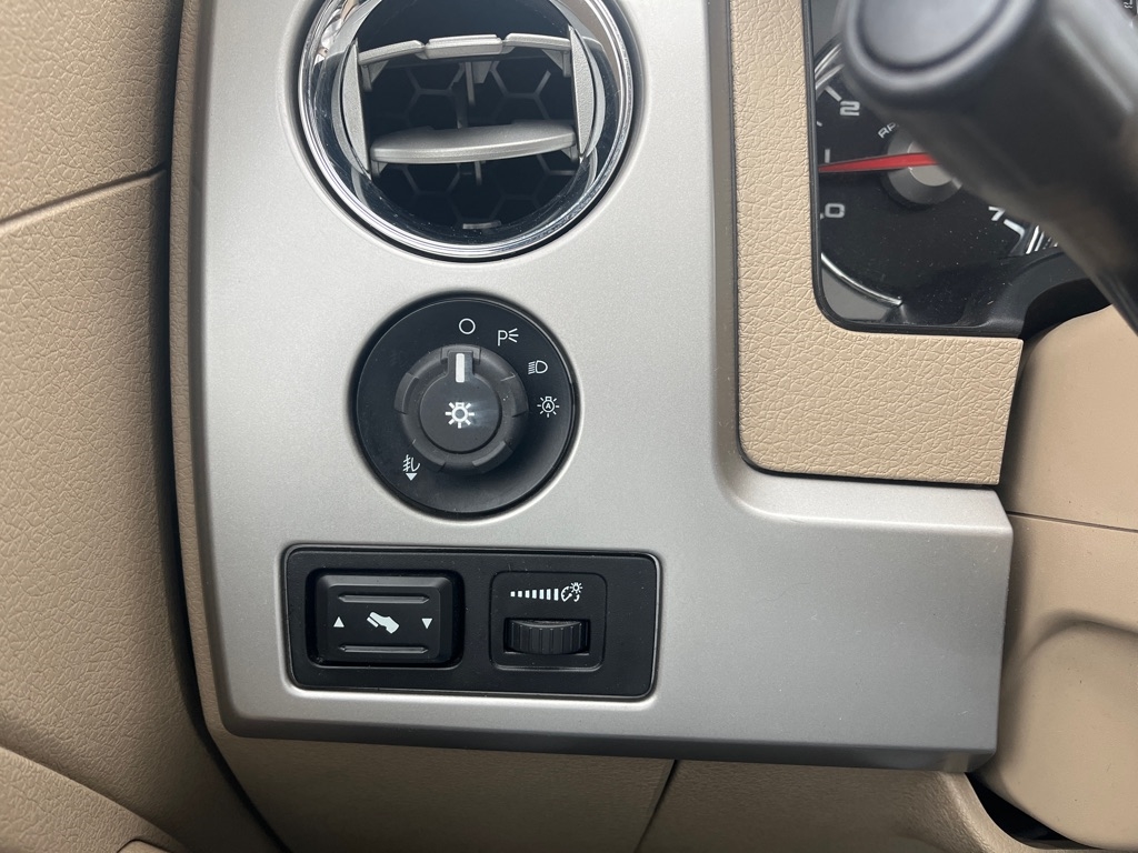 Ford F-150 XL SuperCrew 5.5-ft. Bed 4WD 2010