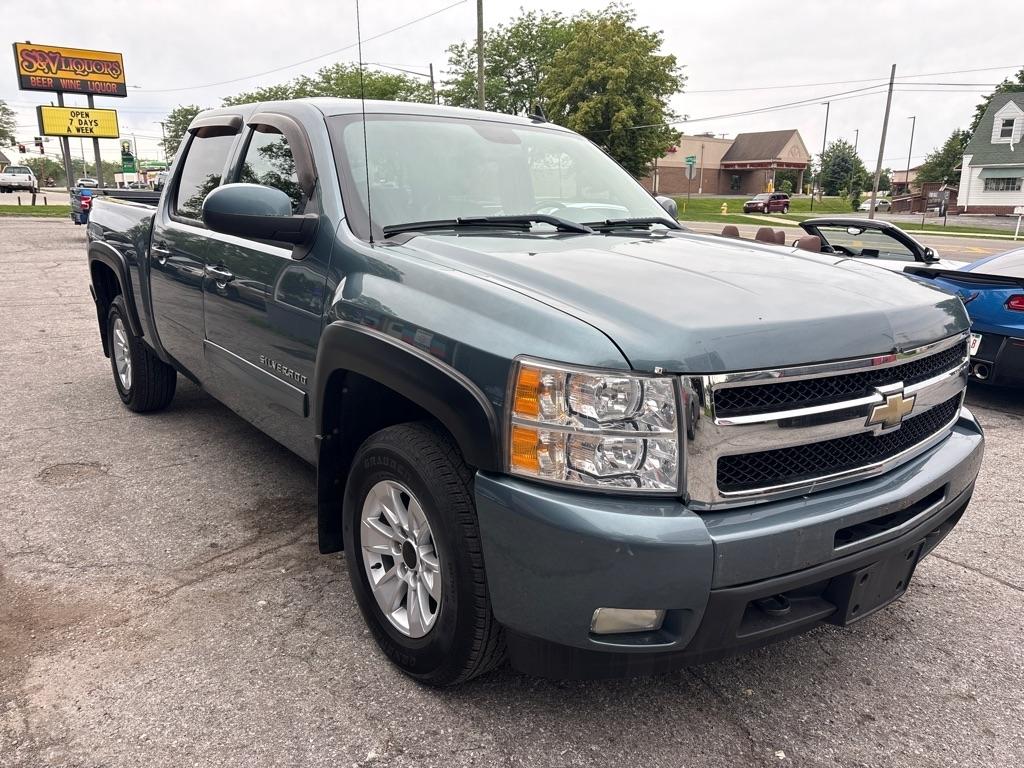 Chevrolet Silverado 1500 LTZ Crew Cab 4WD 2011