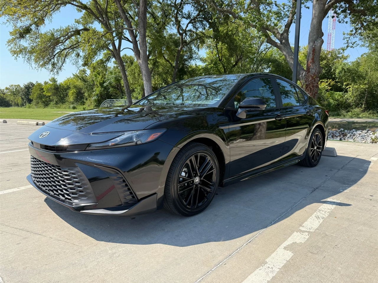 2025 Toyota Camry Hybrid SE