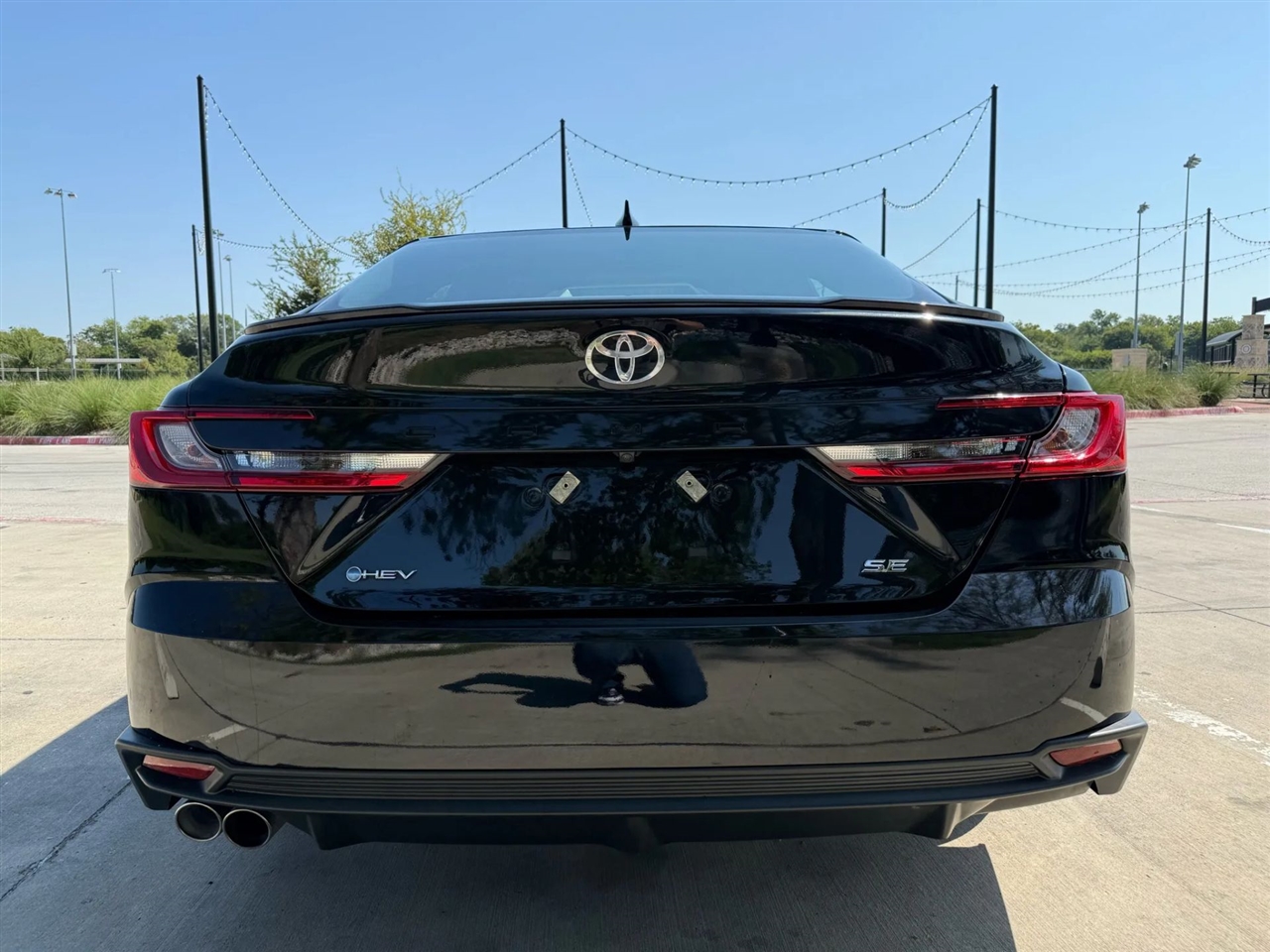 Toyota Camry Hybrid SE 2025