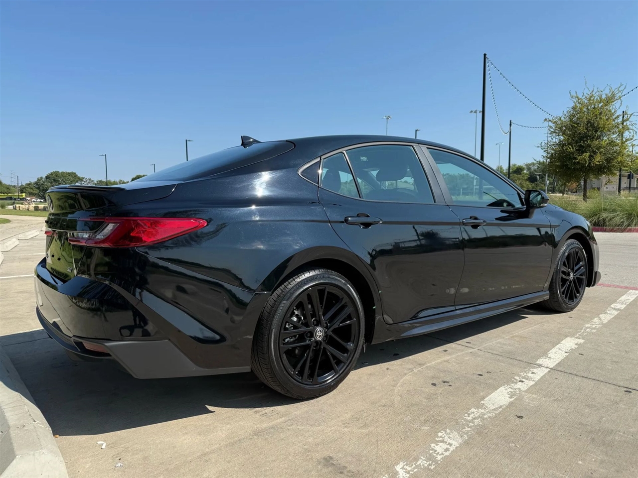 Toyota Camry Hybrid SE 2025