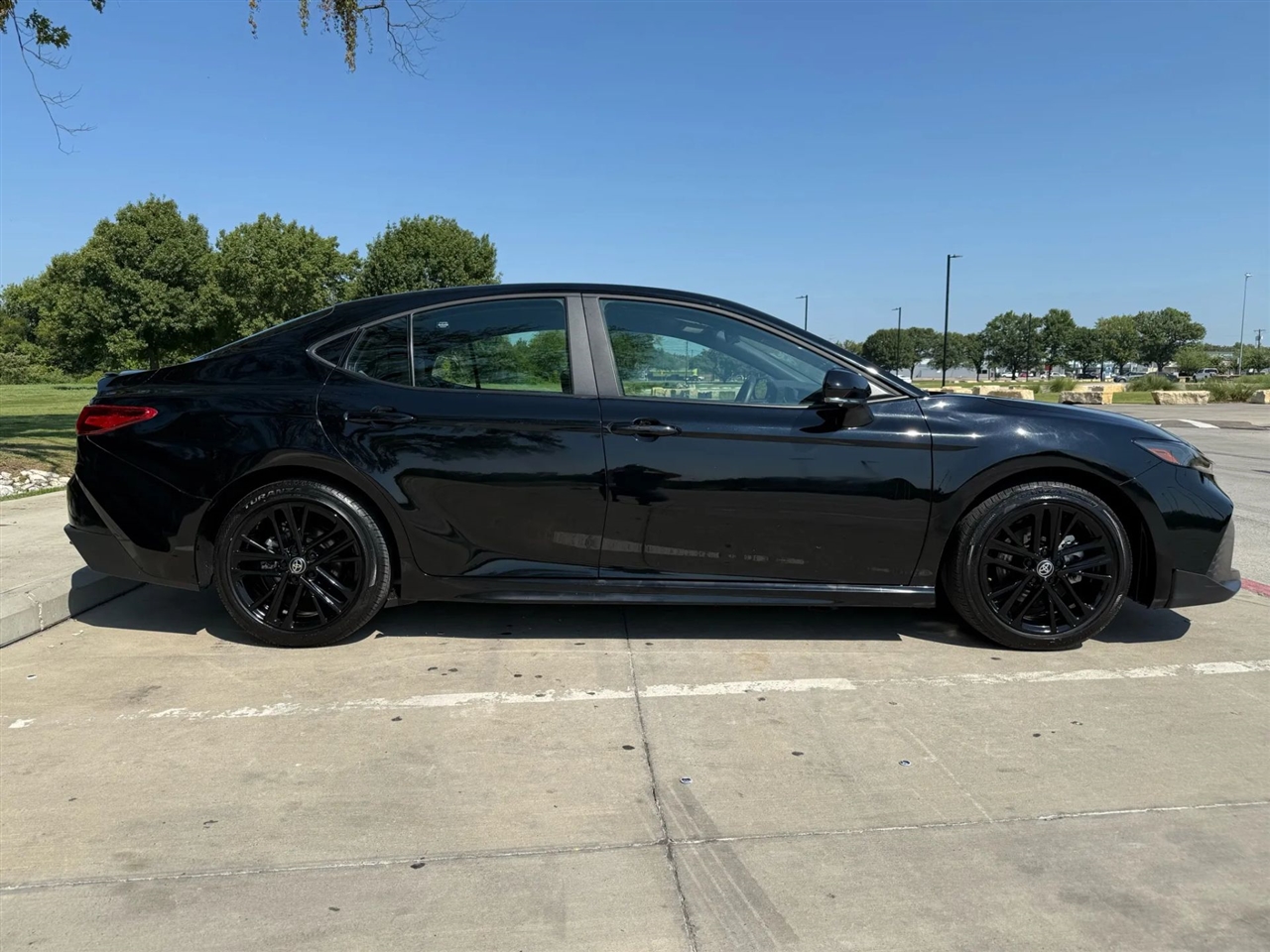 Toyota Camry Hybrid SE 2025