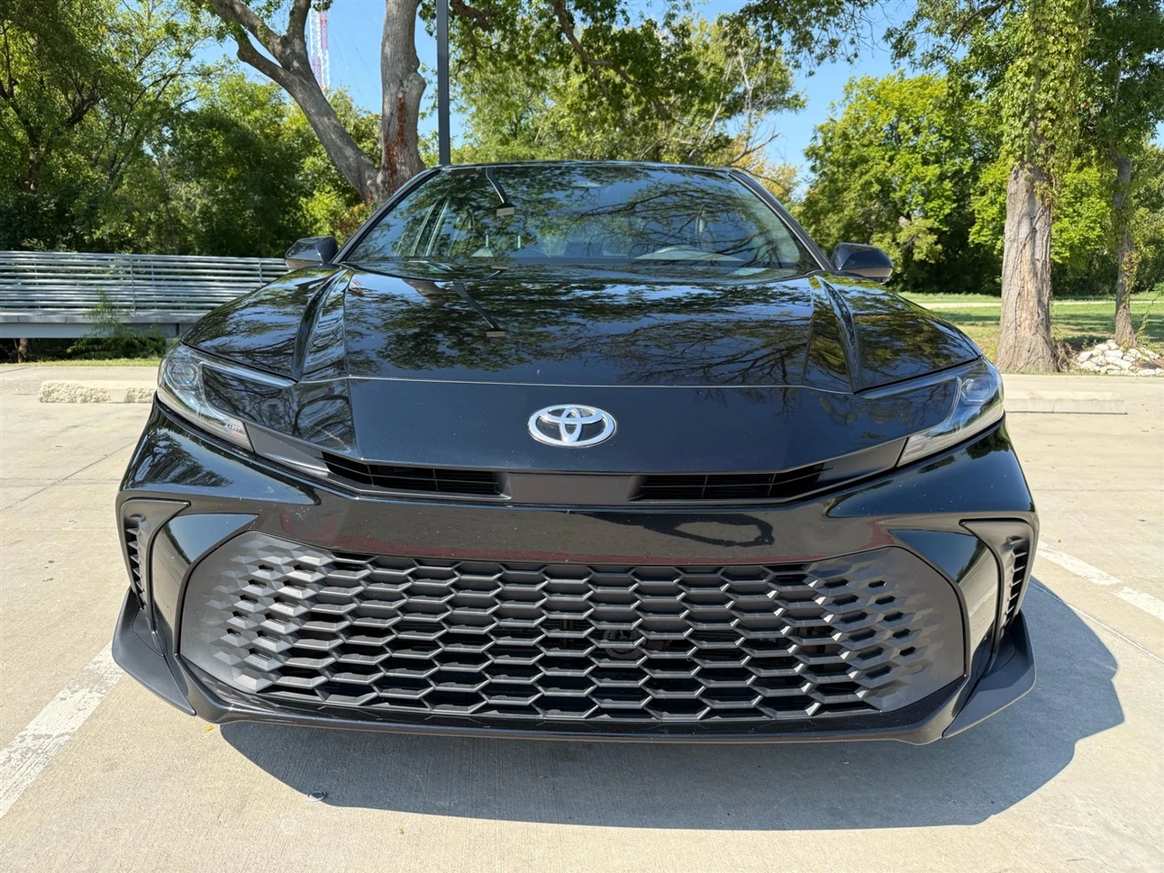 Toyota Camry Hybrid SE 2025