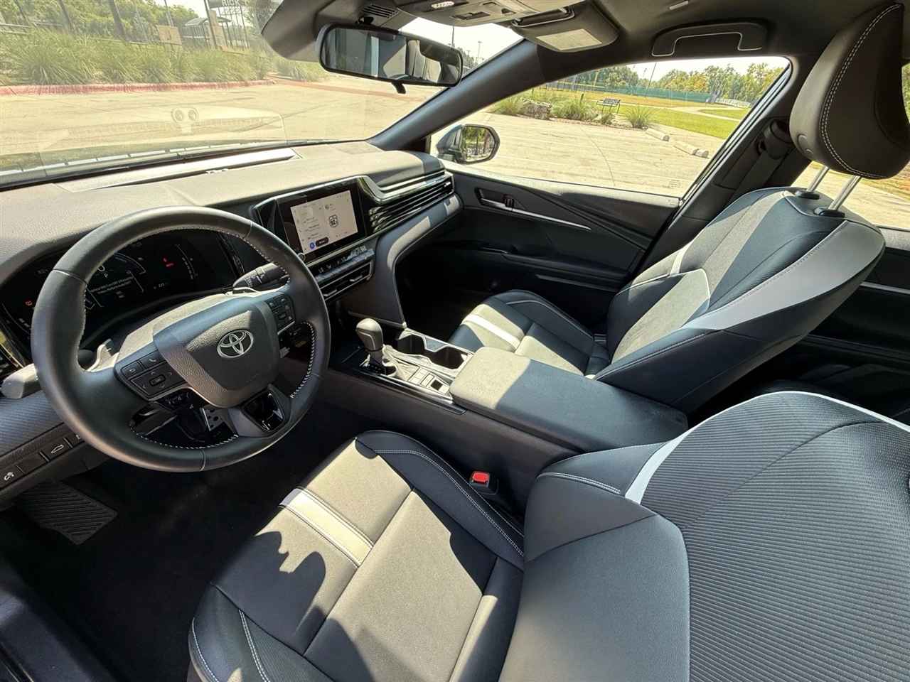 Toyota Camry Hybrid SE 2025