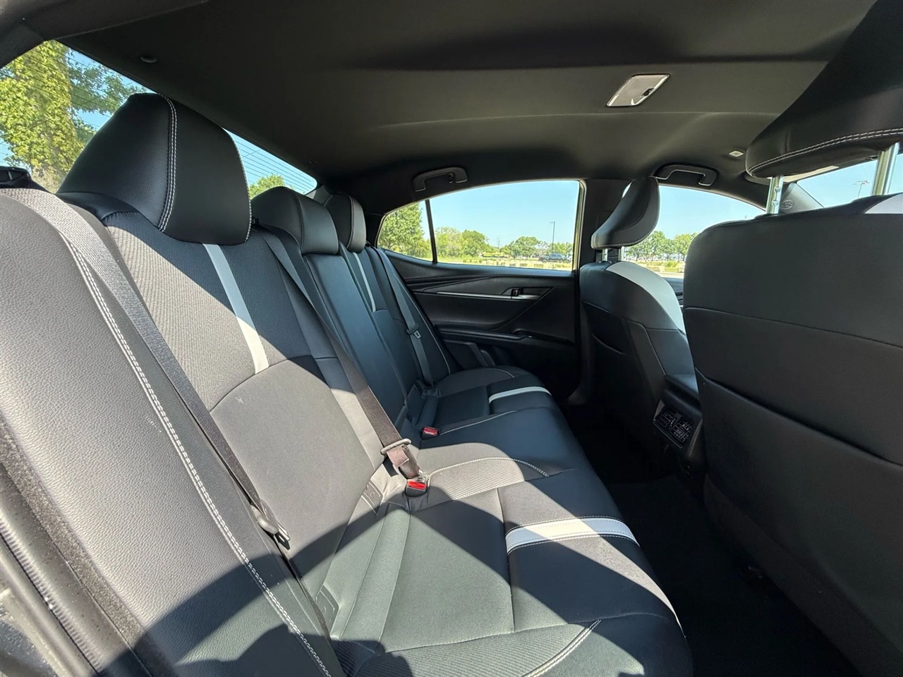 Toyota Camry Hybrid SE 2025