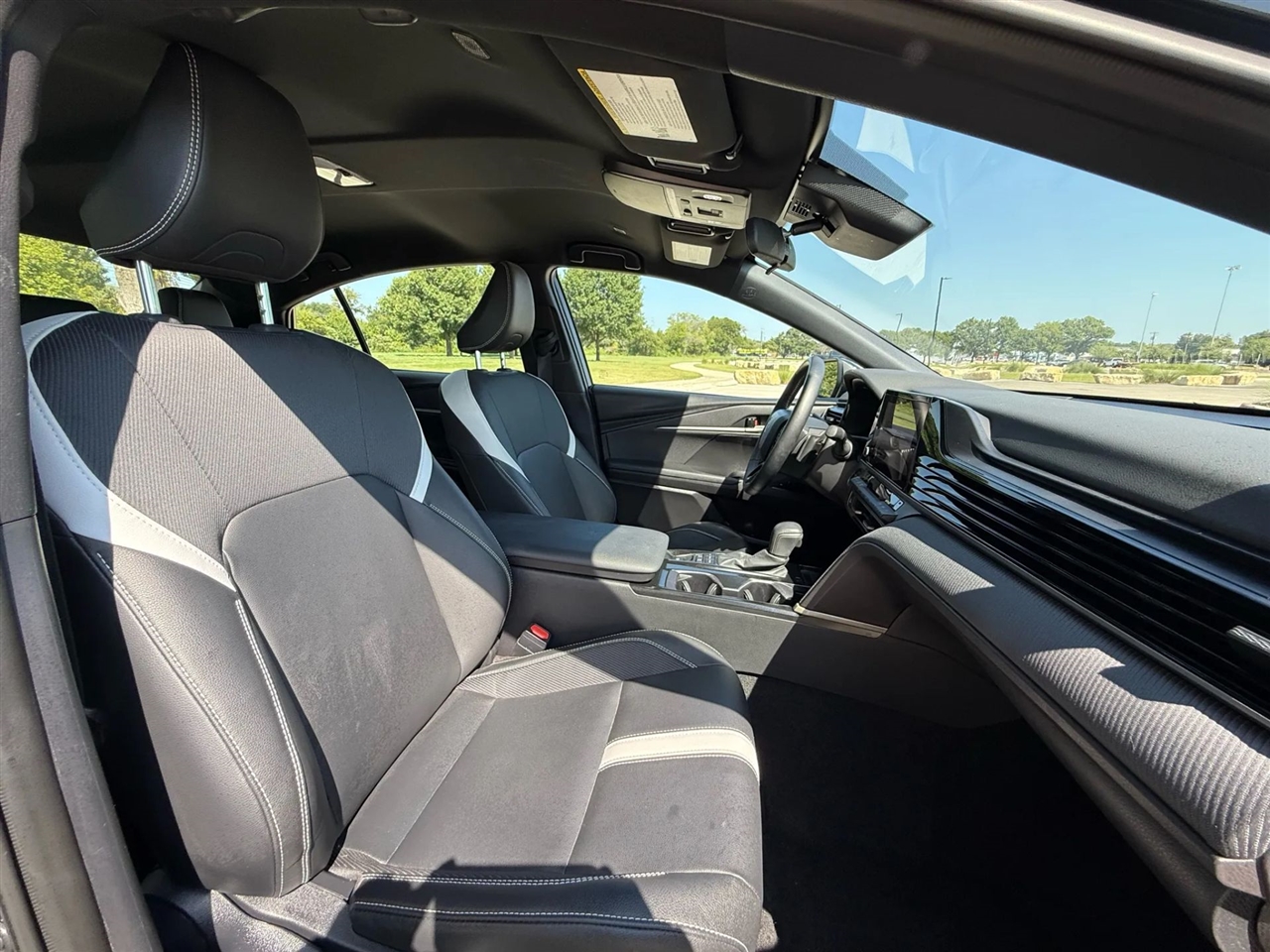 Toyota Camry Hybrid SE 2025