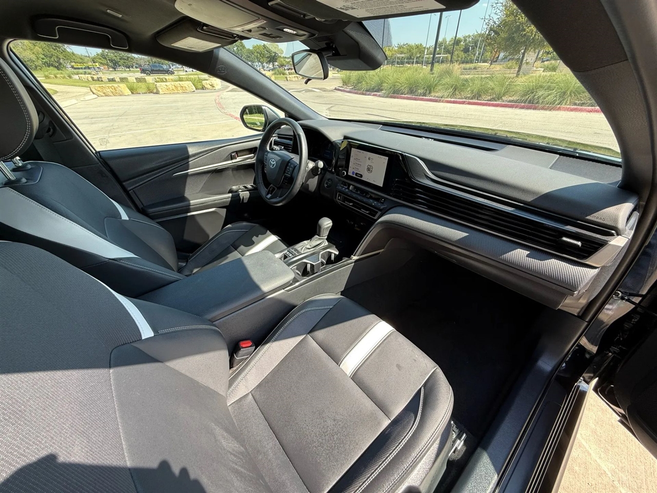 Toyota Camry Hybrid SE 2025