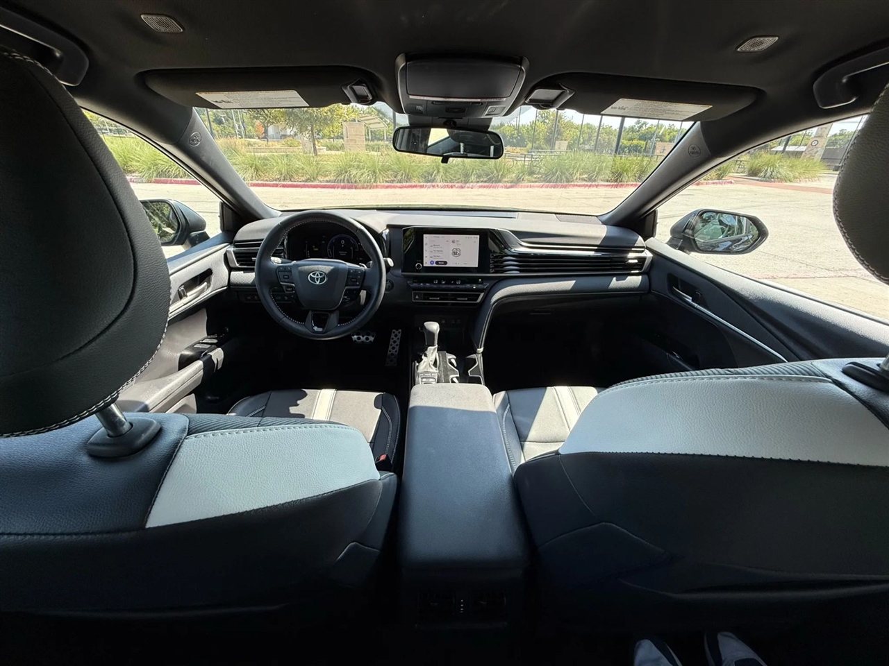 Toyota Camry Hybrid SE 2025