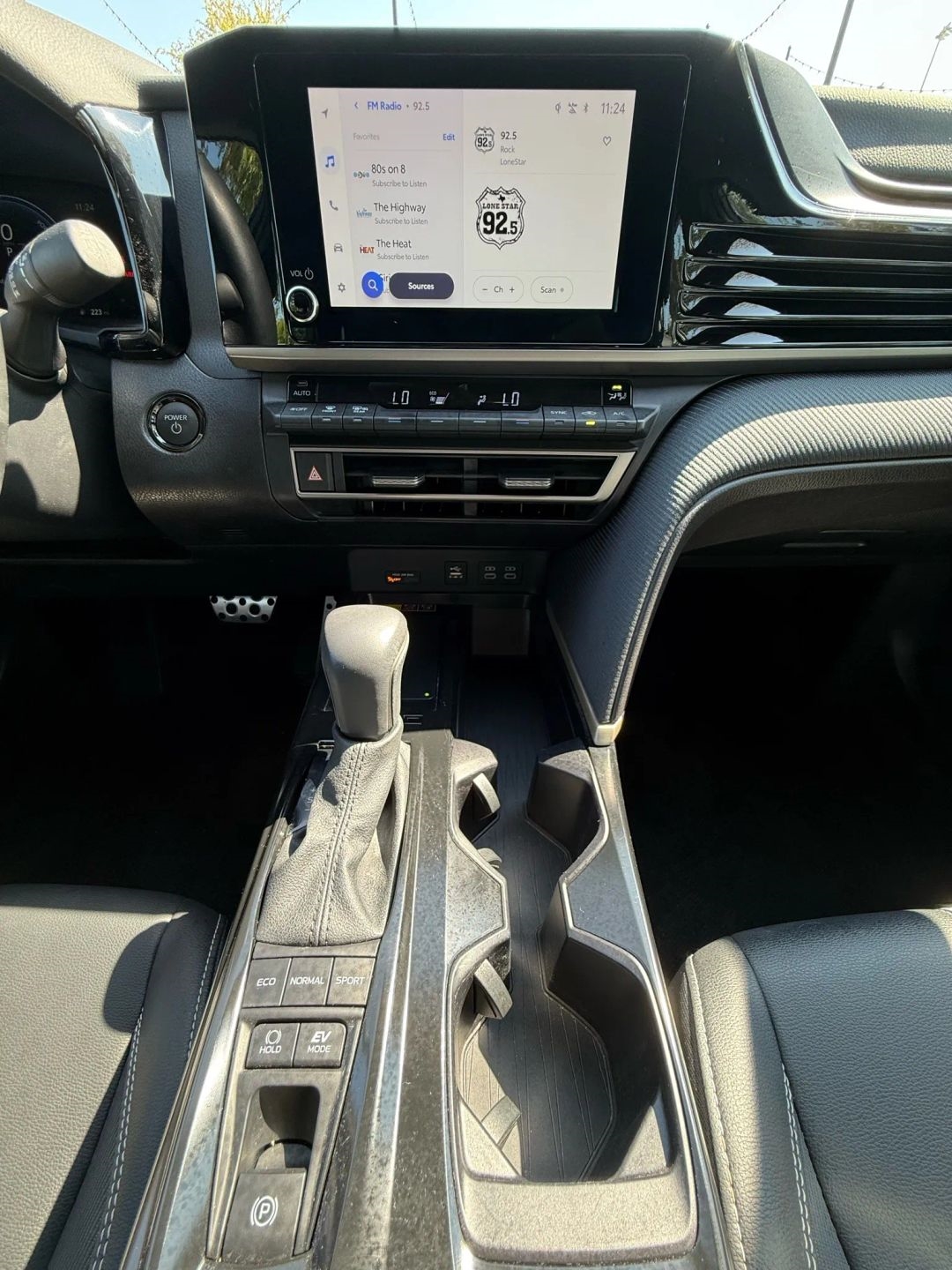 Toyota Camry Hybrid SE 2025