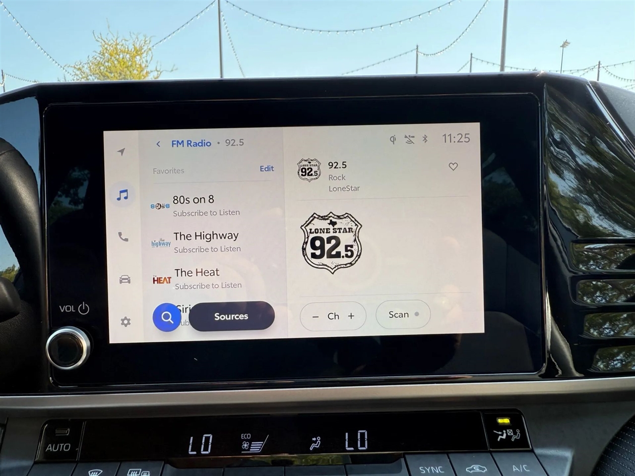 Toyota Camry Hybrid SE 2025