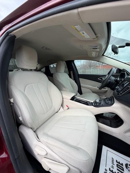 Chrysler 200 LX 2016