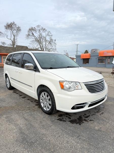 Chrysler Town & Country Touring-L 2011