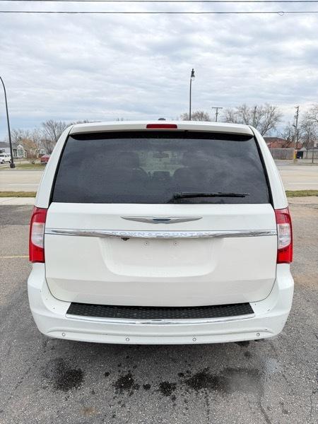 Chrysler Town & Country Touring-L 2011