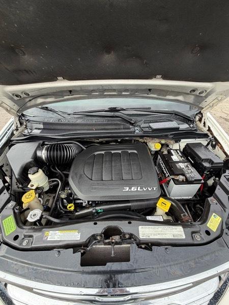 Chrysler Town & Country Touring-L 2011