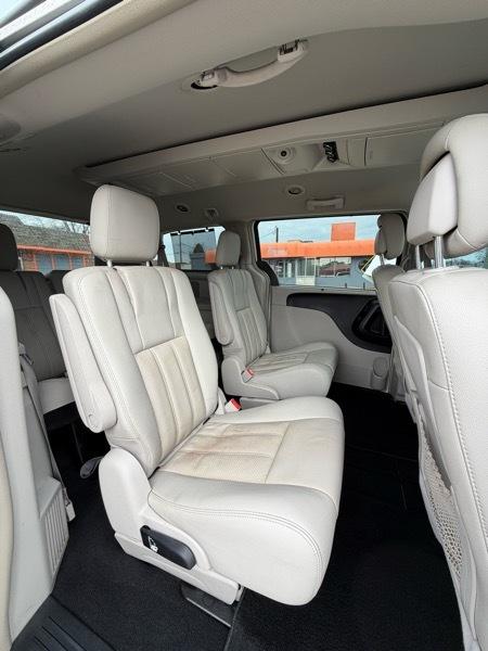 Chrysler Town & Country Touring-L 2011