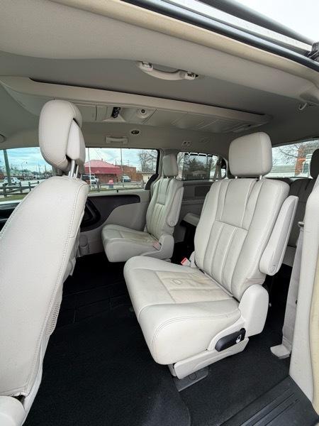 Chrysler Town & Country Touring-L 2011