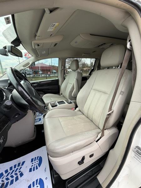 Chrysler Town & Country Touring-L 2011