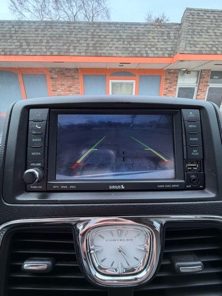 Chrysler Town & Country Touring-L 2011