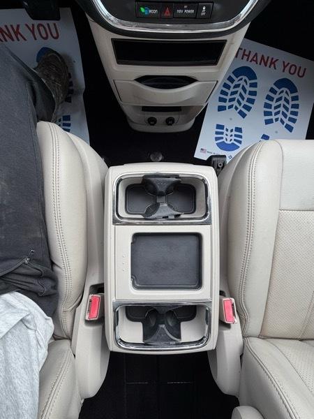 Chrysler Town & Country Touring-L 2011