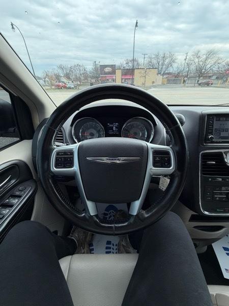 Chrysler Town & Country Touring-L 2011