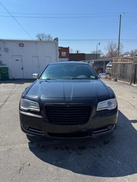 Chrysler 300 Limited RWD 2011
