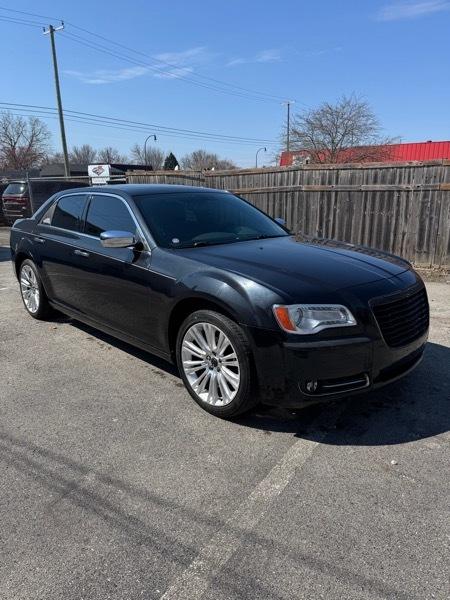 Chrysler 300 Limited RWD 2011