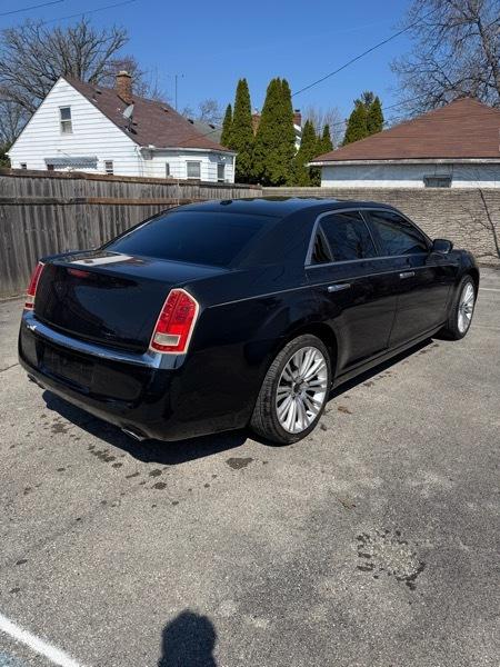 Chrysler 300 Limited RWD 2011
