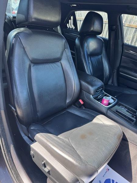 Chrysler 300 Limited RWD 2011