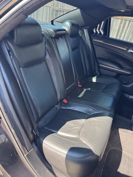 Chrysler 300 Limited RWD 2011