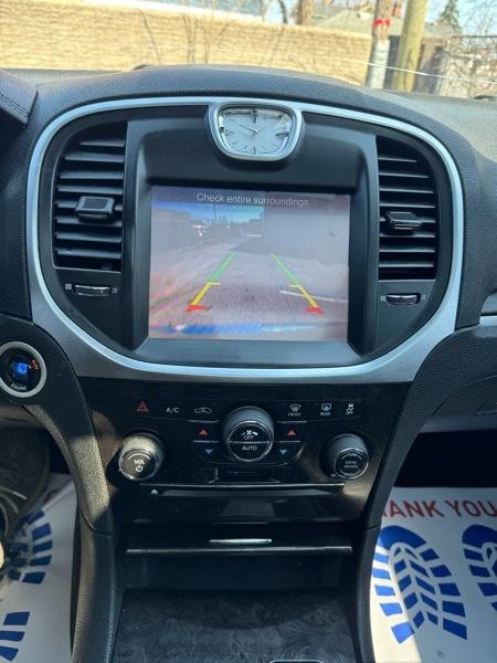 Chrysler 300 Limited RWD 2011