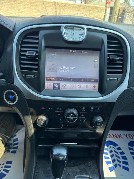 Chrysler 300 Limited RWD 2011