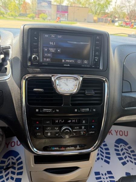 Chrysler Town & Country Touring-L 2016