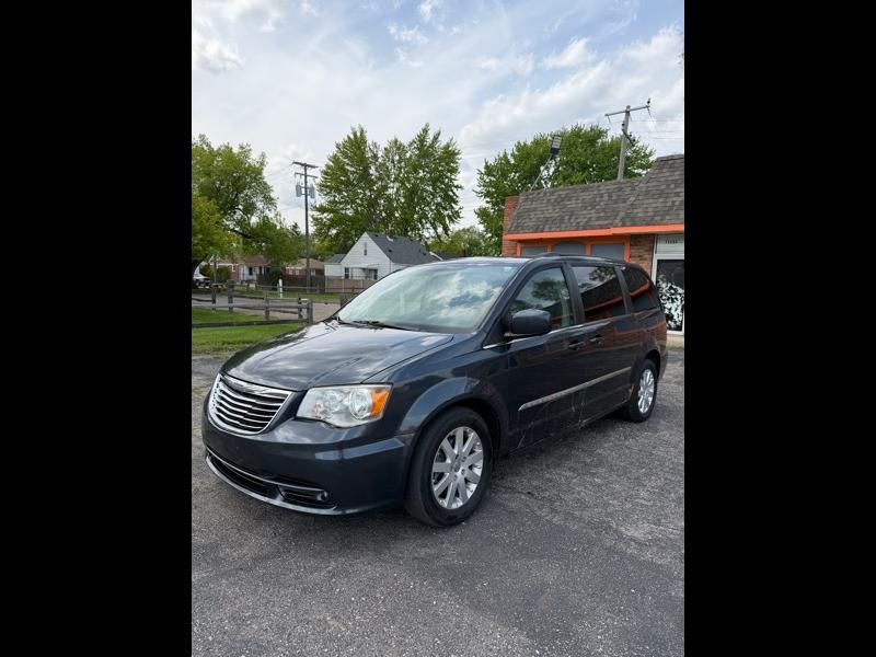 2014 Chrysler Town & Country Touring's photo