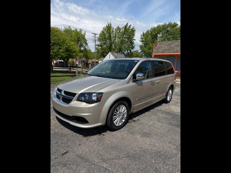 2013 Chrysler Town & Country Touring-L's photo