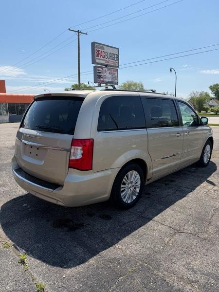 Chrysler Town & Country Touring-L 2013