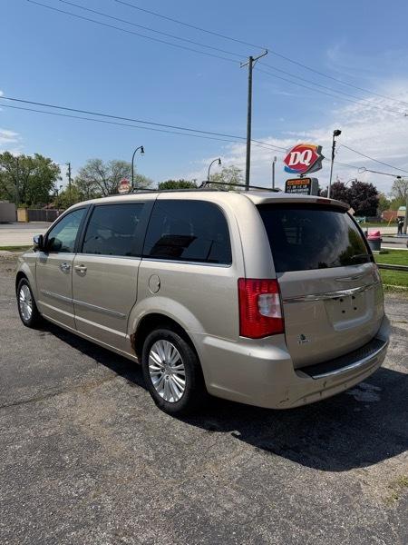 Chrysler Town & Country Touring-L 2013