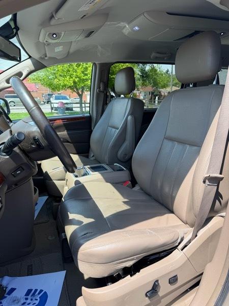 Chrysler Town & Country Touring-L 2013