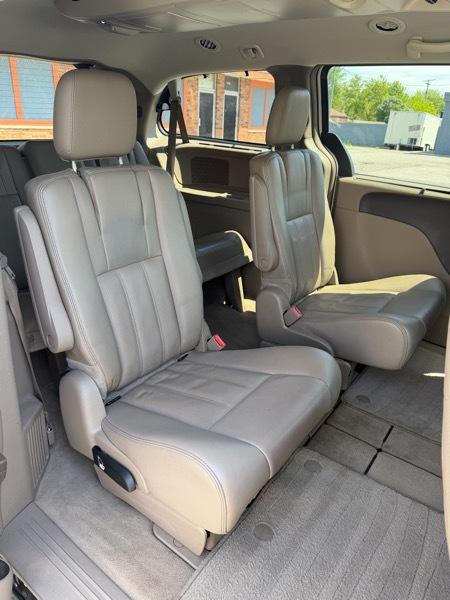 Chrysler Town & Country Touring-L 2013