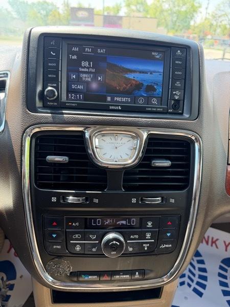 Chrysler Town & Country Touring-L 2013