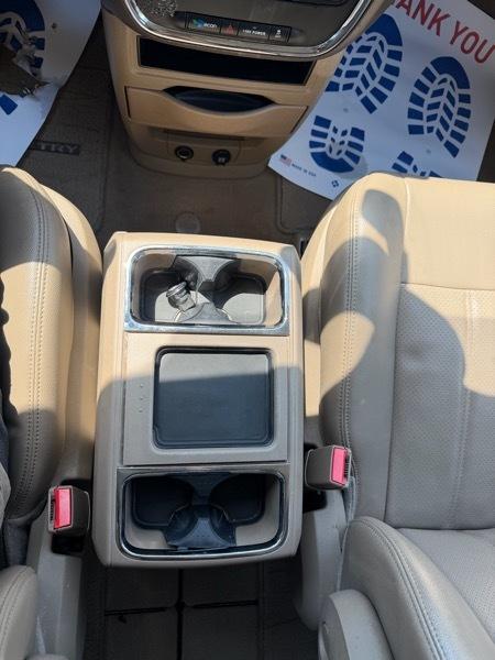 Chrysler Town & Country Touring-L 2013