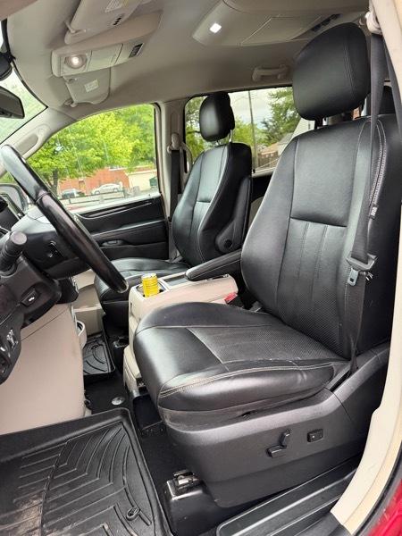 Chrysler Town & Country Touring-L 2011