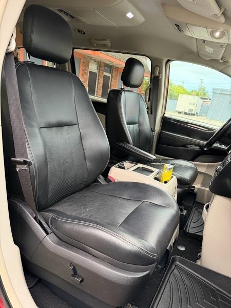 Chrysler Town & Country Touring-L 2011