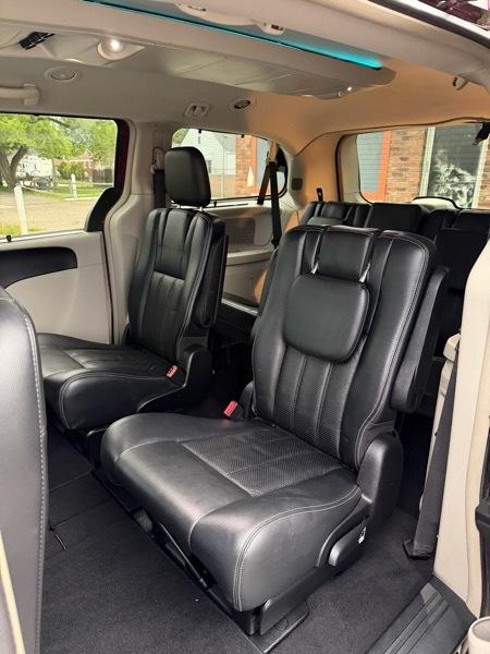 Chrysler Town & Country Touring-L 2011