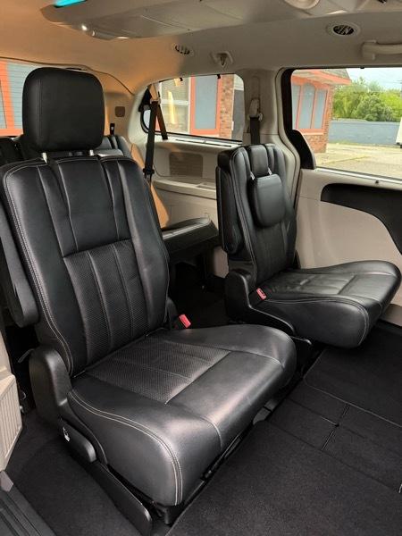 Chrysler Town & Country Touring-L 2011