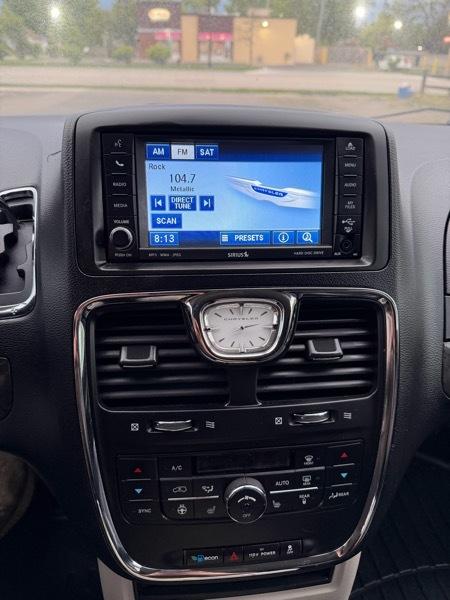 Chrysler Town & Country Touring-L 2011